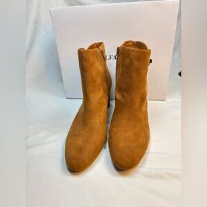 ALFANI Cognac Suede Ankle Booties •‎ Block Heel • Size 10M 👢🤎
NWB